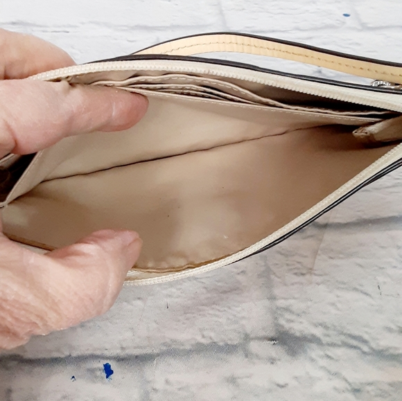 Coach cream patent leather wristlet, wallet - Picture 13 of 14